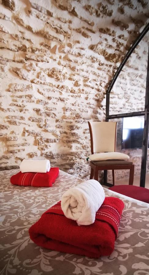 Chambre D Hote De Charme Avec Plein D Authenticite Du 13 Eme Siecle Châteauneuf-du-Pape 외부 사진